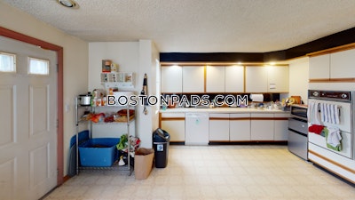 Medford 4 Beds Tufts  Tufts - $4,100